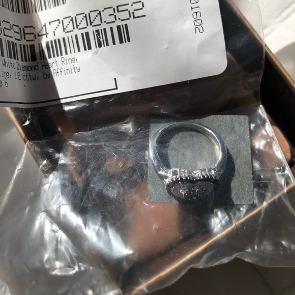 Red & White Diamond Heart Ring 💎 Sterling Silver - Picture 8 of 8